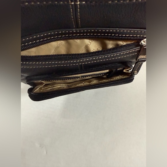 Vintage Tignanello Black pebbled Leather Crossbody w/ Key Chain - Picture 5 of 13